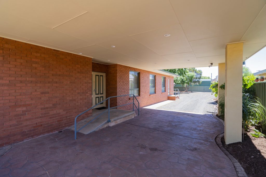 91 Larmer Street, Narrandera NSW 2700 - photo 4