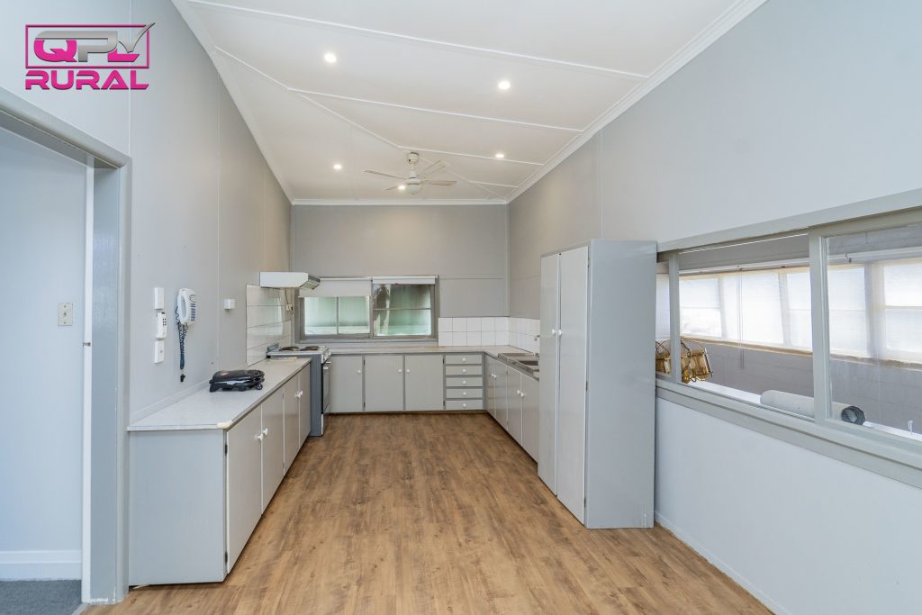 39 Grosvenor Street, Narrandera NSW 2700 - photo 3