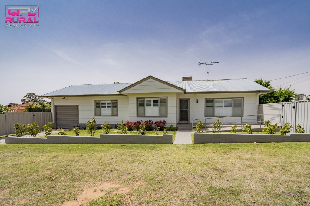 14 Roberts Street, Narrandera NSW 2700 - McGrath Riverina