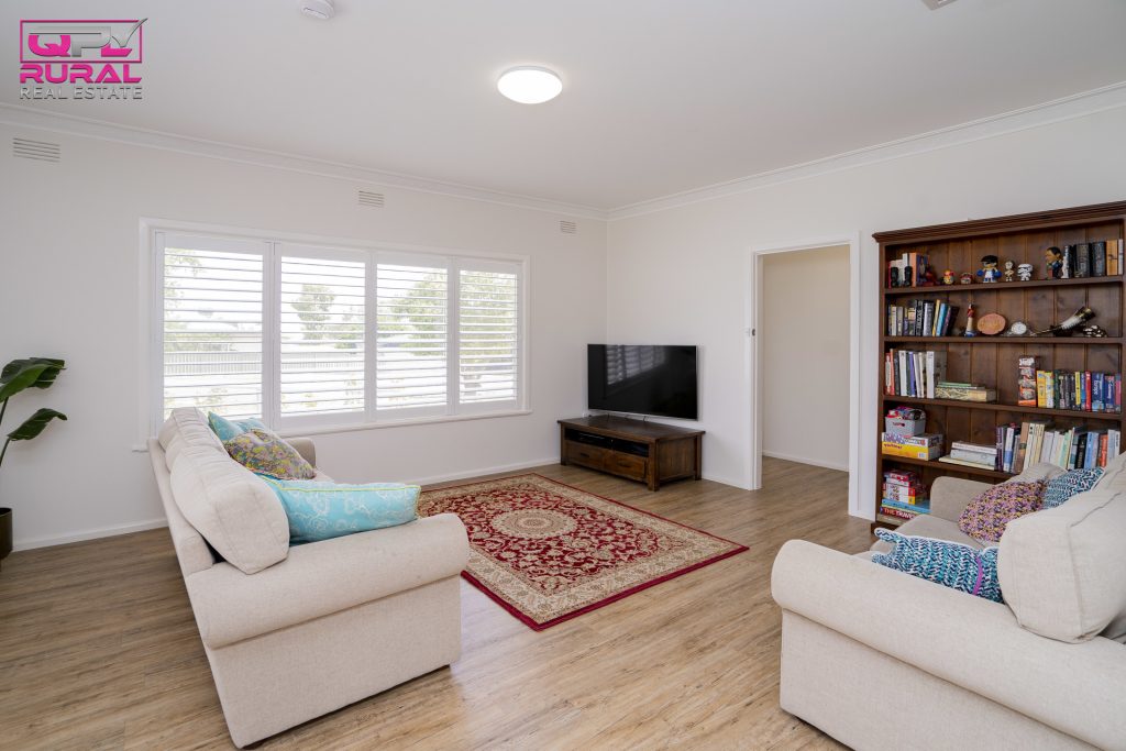 14 Roberts Street, Narrandera NSW 2700 - photo 3
