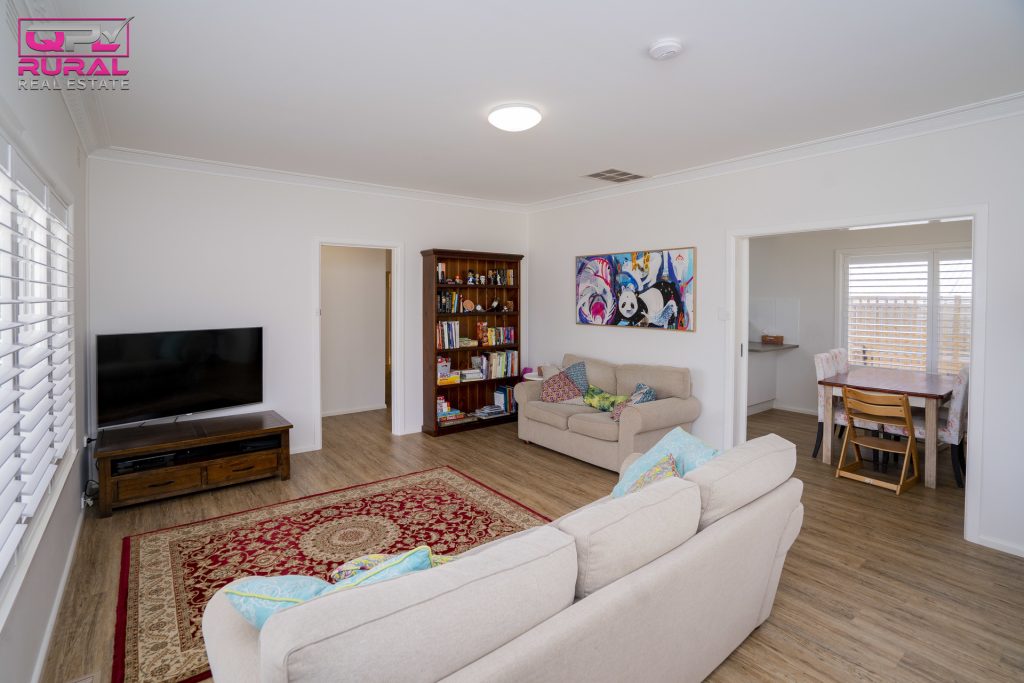 14 Roberts Street, Narrandera NSW 2700 - photo 5