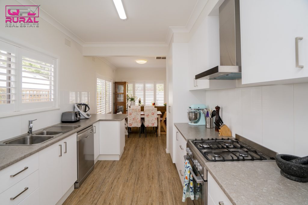 14 Roberts Street, Narrandera NSW 2700 - photo 6