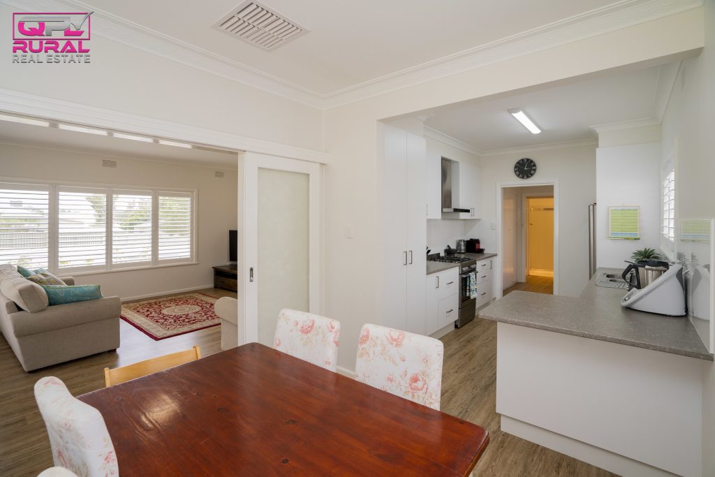 14 Roberts Street, Narrandera NSW 2700 - photo 8