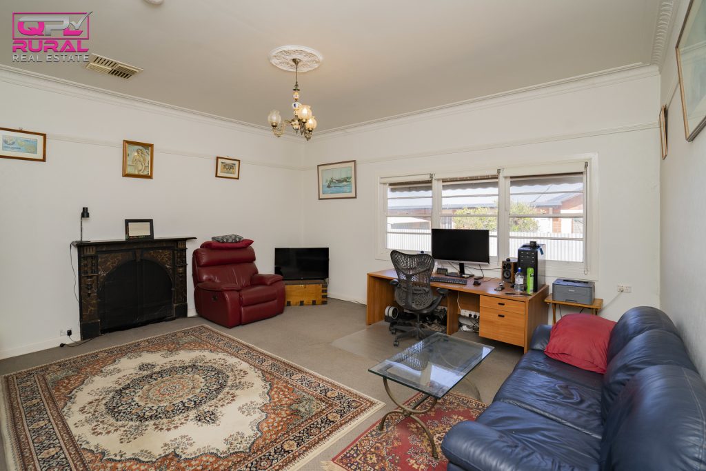 198 Audley Street, Narrandera NSW 2700 - photo 5