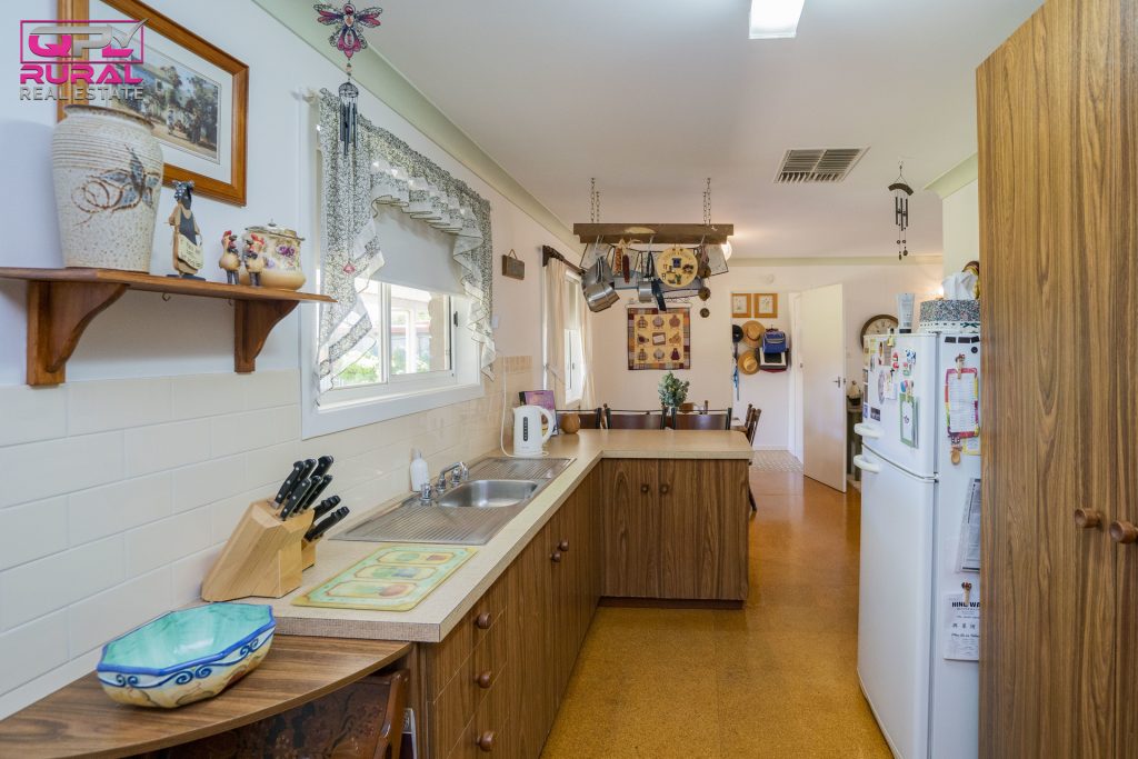 21 Audley Street, Narrandera NSW 2700 - photo 2