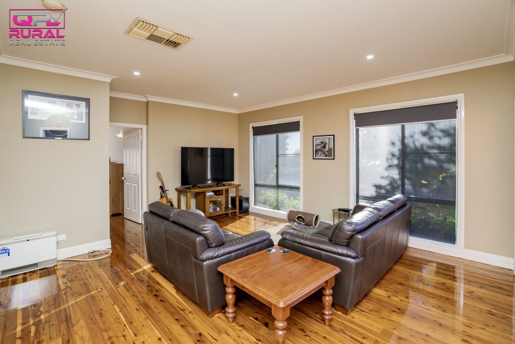 26 William Street, Narrandera NSW 2700 - photo 2