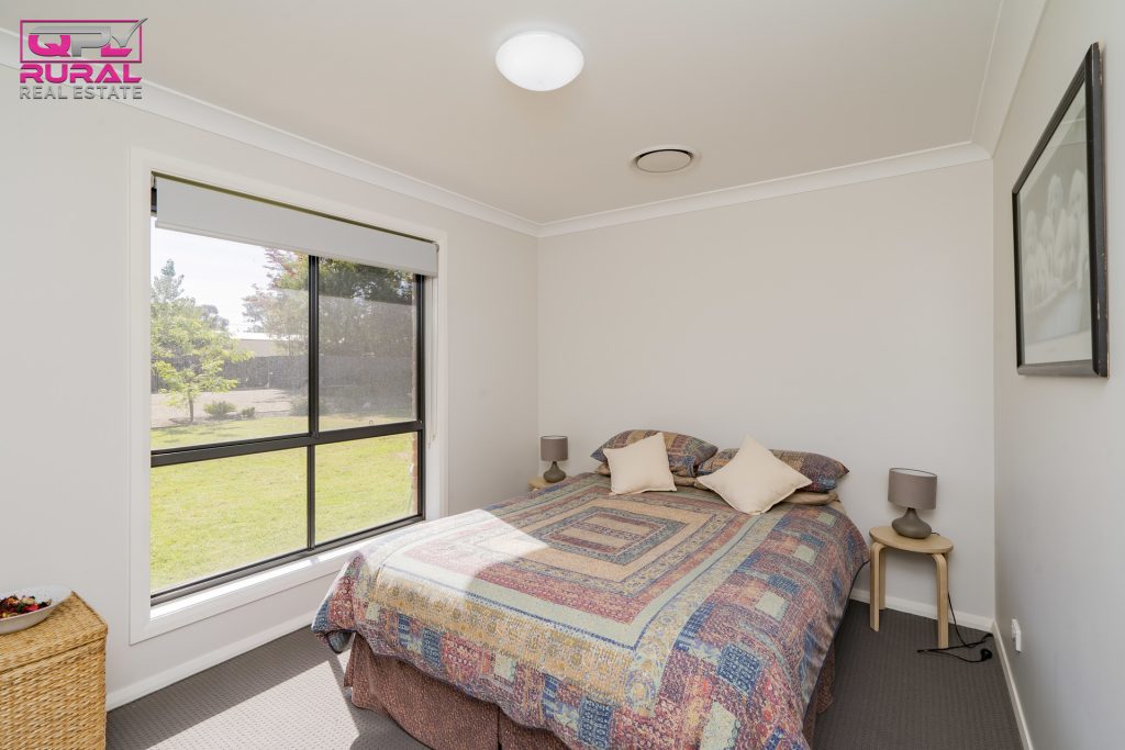166 Sharpe Street, Temora NSW 2666 - photo 11