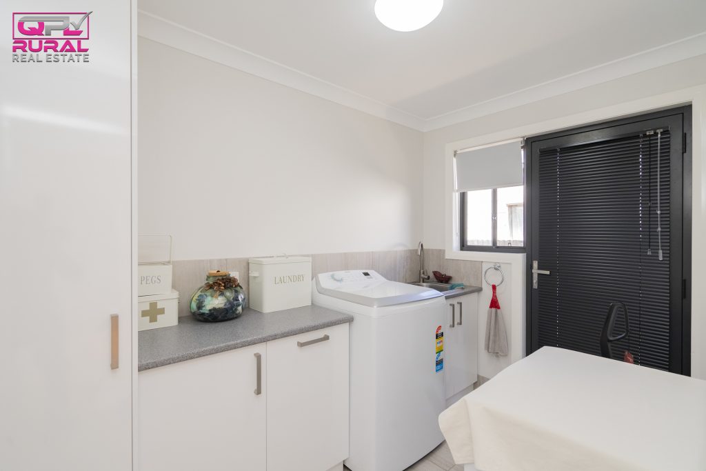 166 Sharpe Street, Temora NSW 2666 - photo 14