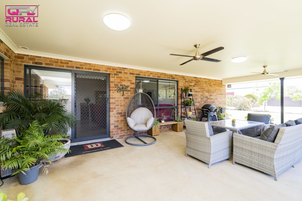 166 Sharpe Street, Temora NSW 2666 - photo 15