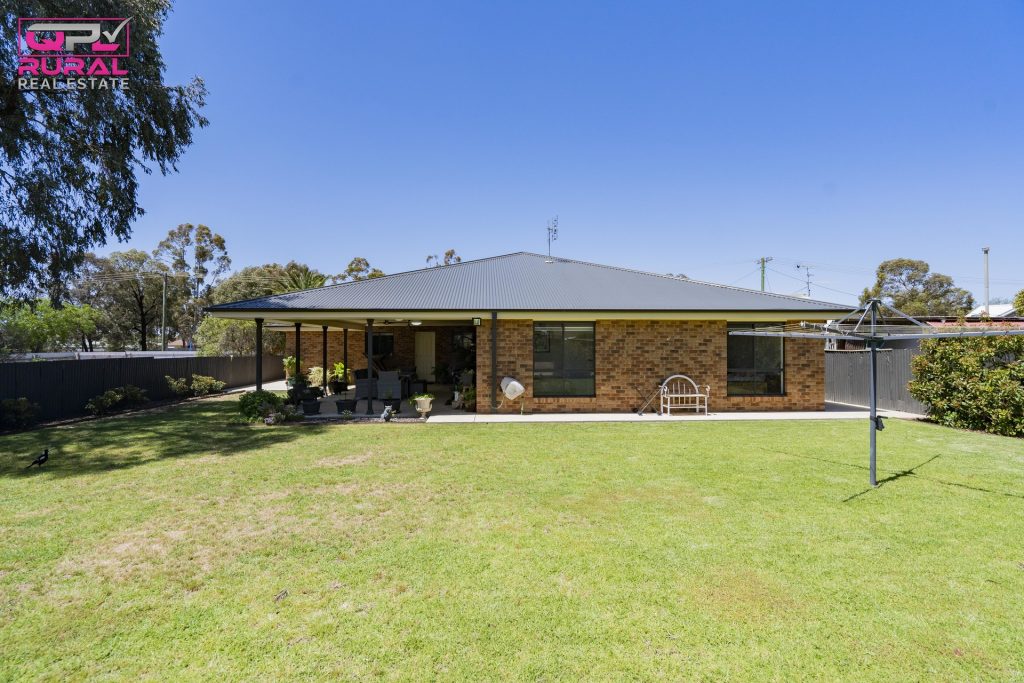 166 Sharpe Street, Temora NSW 2666 - photo 17