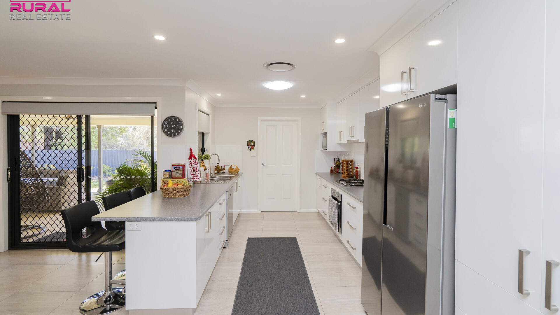 166 Sharpe Street, Temora NSW 2666 - photo 4