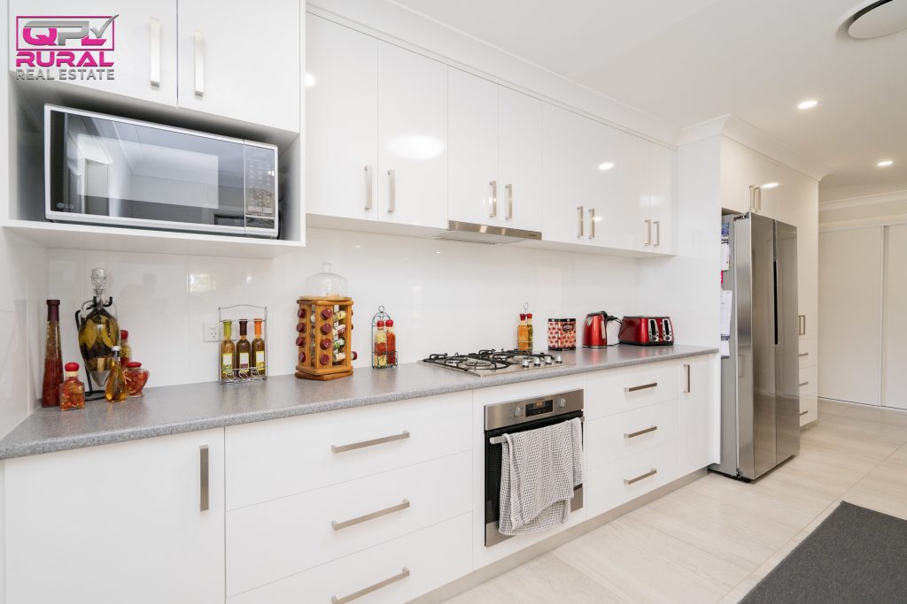 166 Sharpe Street, Temora NSW 2666 - photo 6
