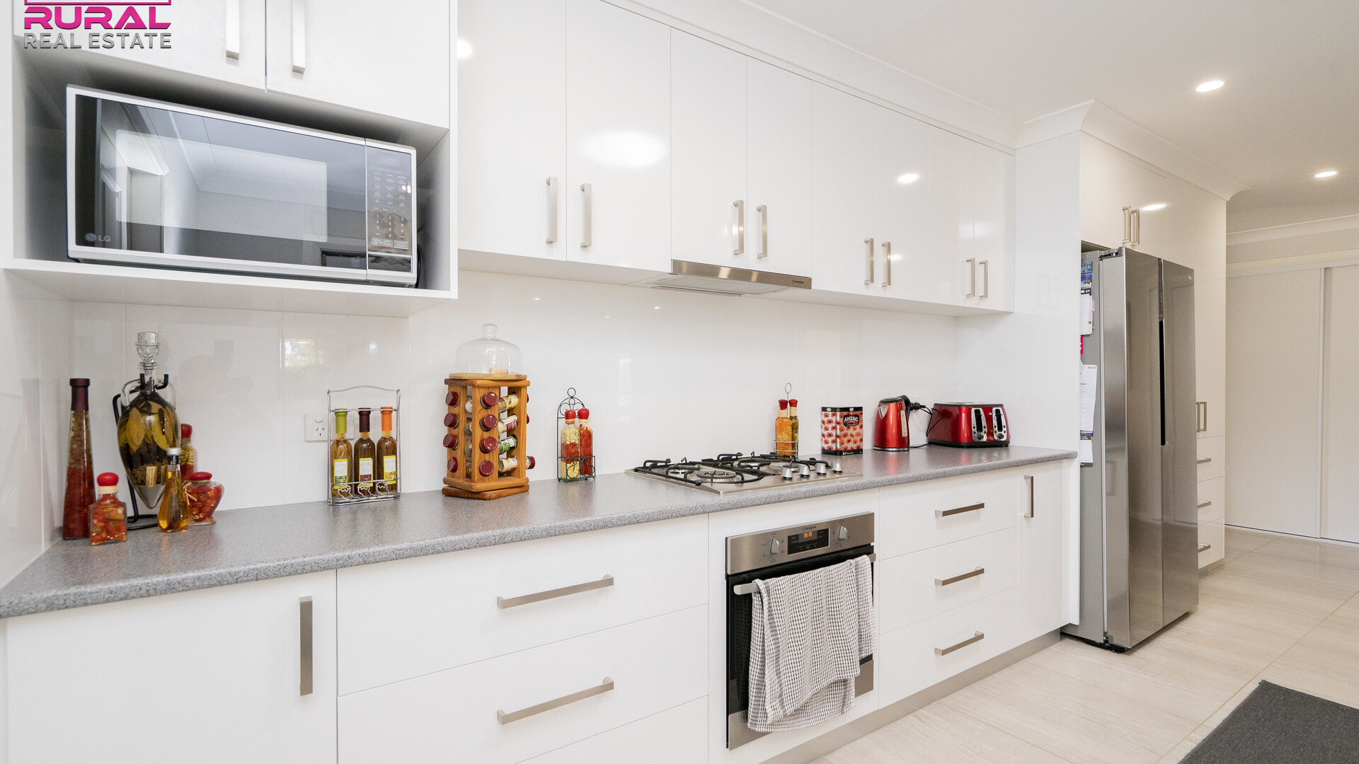 166 Sharpe Street, Temora NSW 2666 - photo 6