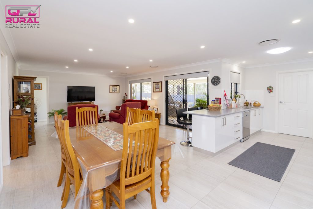 166 Sharpe Street, Temora NSW 2666 - photo 7