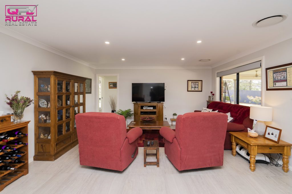 166 Sharpe Street, Temora NSW 2666 - photo 8