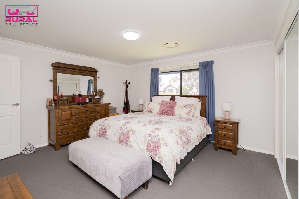 166 Sharpe Street, Temora NSW 2666 - photo 9