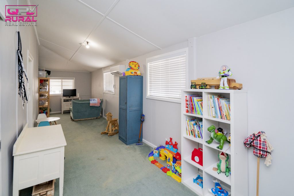 27 Midgeon Street, Narrandera NSW 2700 - photo 11
