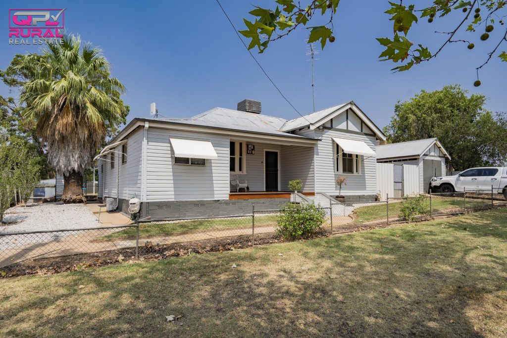 27 Midgeon Street, Narrandera NSW 2700 - McGrath Riverina