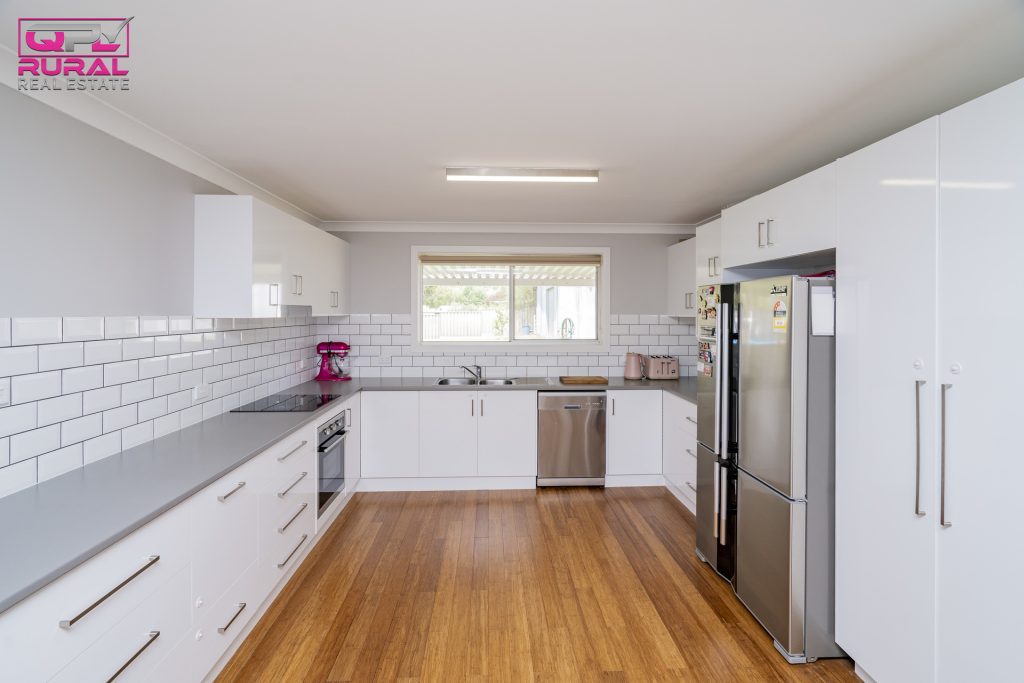 27 Midgeon Street, Narrandera NSW 2700 - photo 5