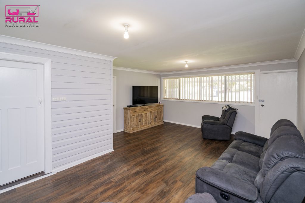 27 Midgeon Street, Narrandera NSW 2700 - photo 6