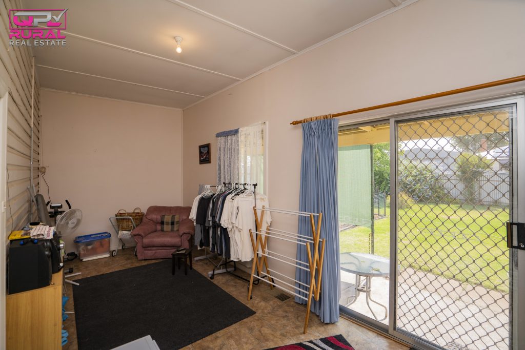 5 Jonsen Street, Narrandera NSW 2700 - photo 12