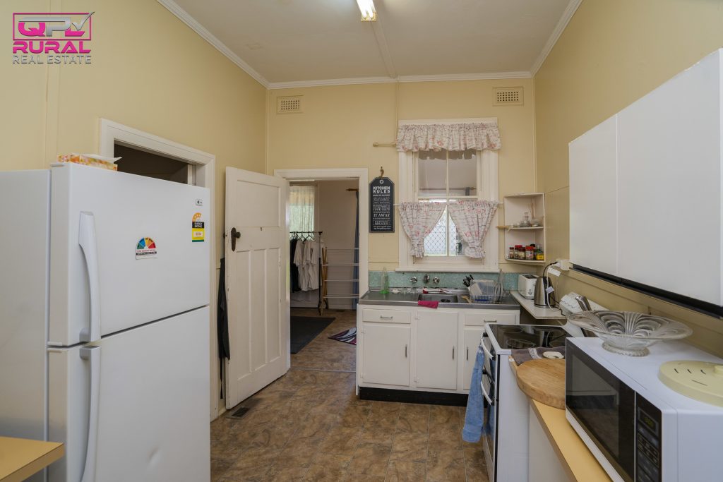 5 Jonsen Street, Narrandera NSW 2700 - photo 4