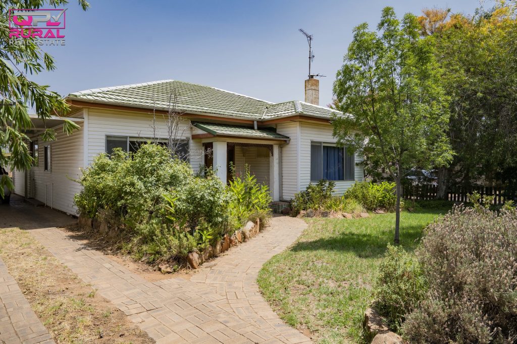 18 Mulga Street, Leeton NSW 2705 - photo 2