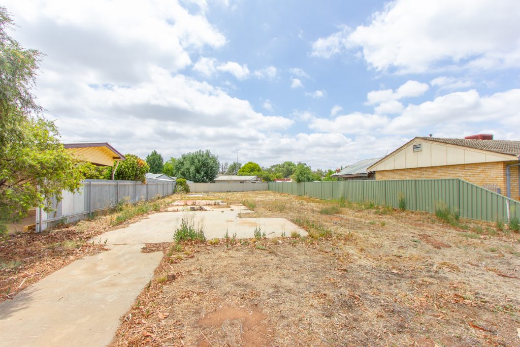 12 Canal Street, Leeton NSW 2705 - McGrath Riverina