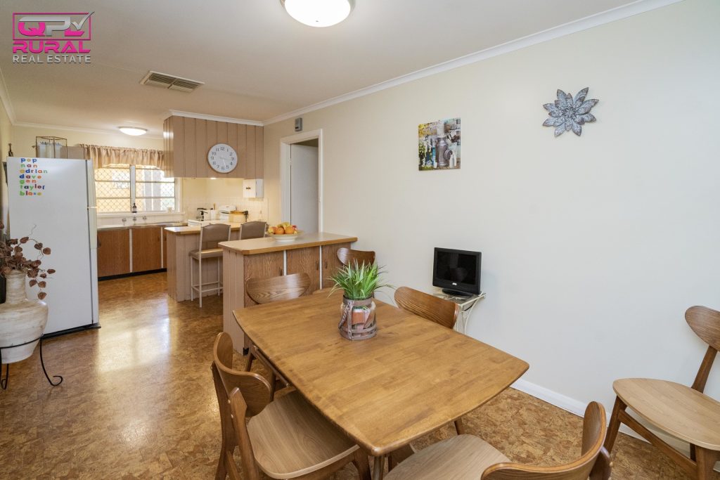 71 Elizabeth Street, Narrandera NSW 2700 - photo 4
