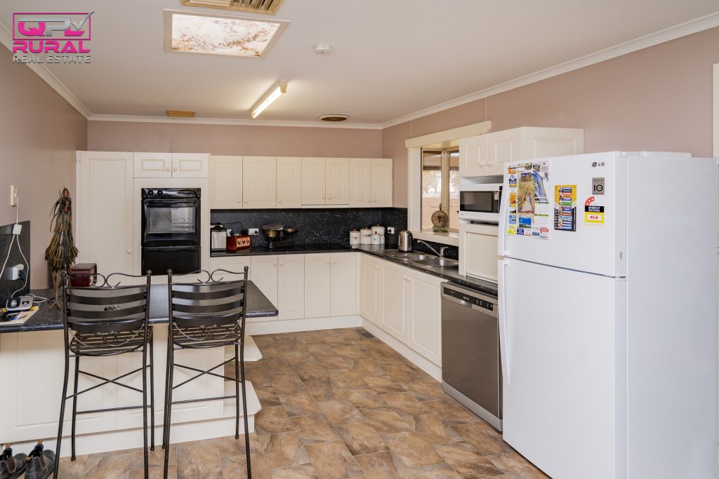 2 Japonica Place, Narrandera NSW 2700 - photo 2