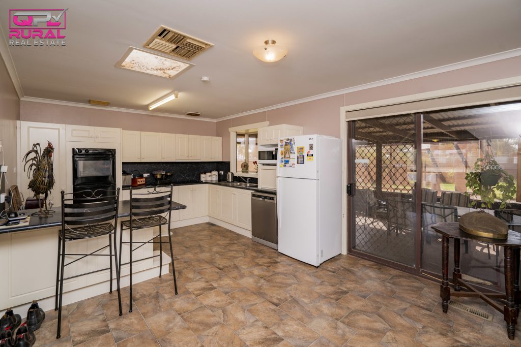 2 Japonica Place, Narrandera NSW 2700 - photo 4