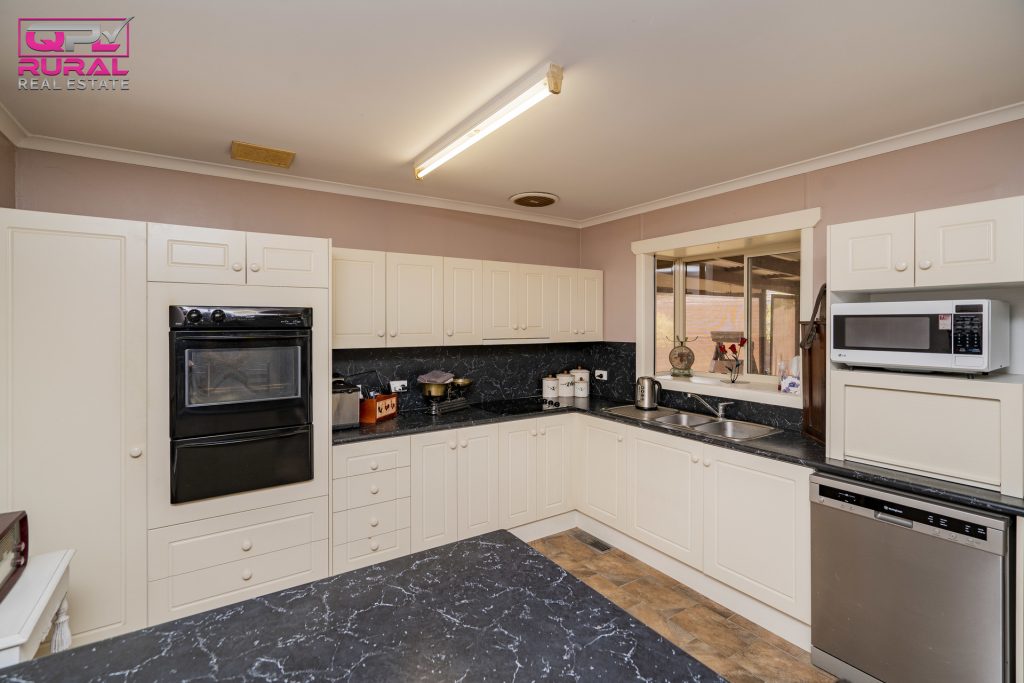 2 Japonica Place, Narrandera NSW 2700 - photo 5