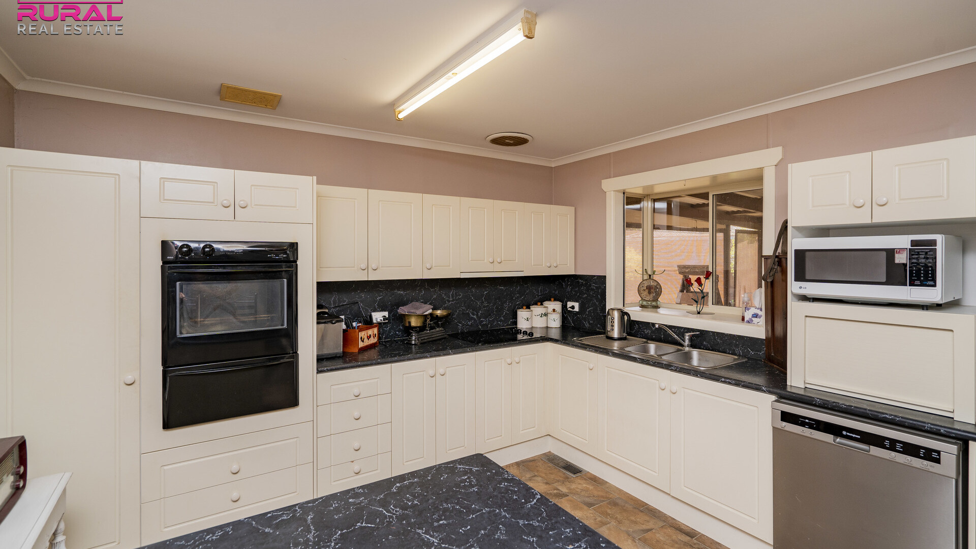 2 Japonica Place, Narrandera NSW 2700 - photo 5