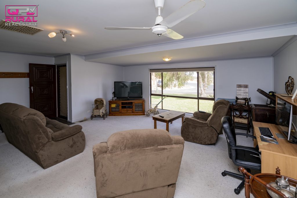 2 Japonica Place, Narrandera NSW 2700 - photo 6