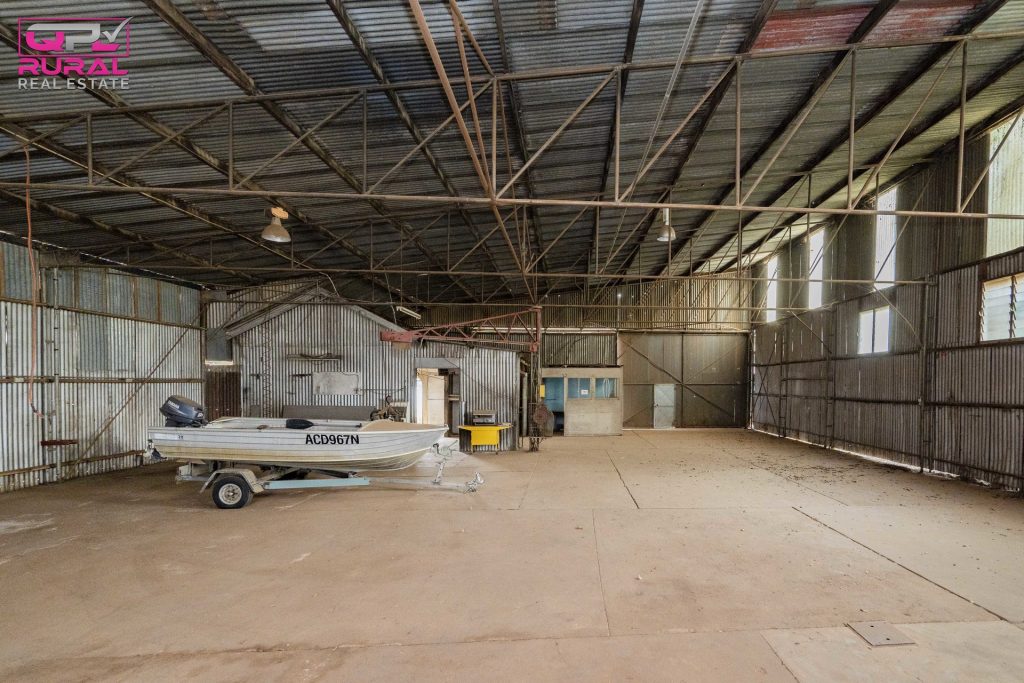 75 Hoskins Street, Temora NSW 2666 - photo 12