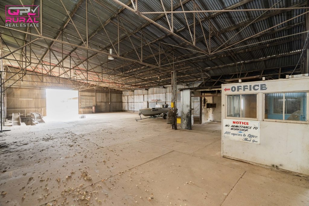 75 Hoskins Street, Temora NSW 2666 - photo 17