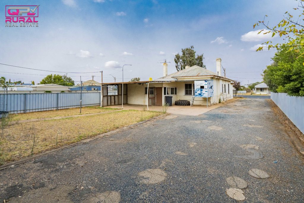 75 Hoskins Street, Temora NSW 2666 - photo 19