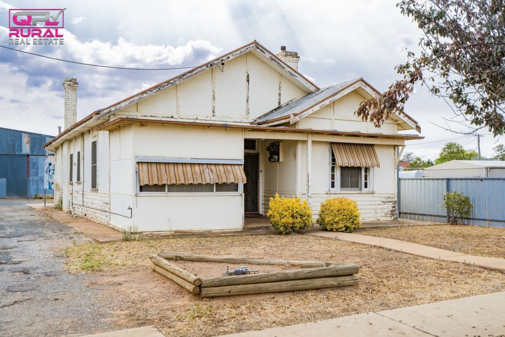 75 Hoskins Street, Temora NSW 2666 - photo 4