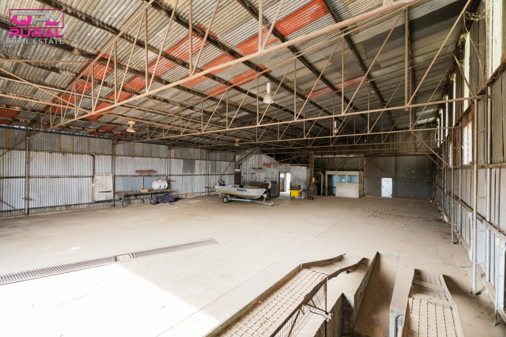 75 Hoskins Street, Temora NSW 2666 - photo 6
