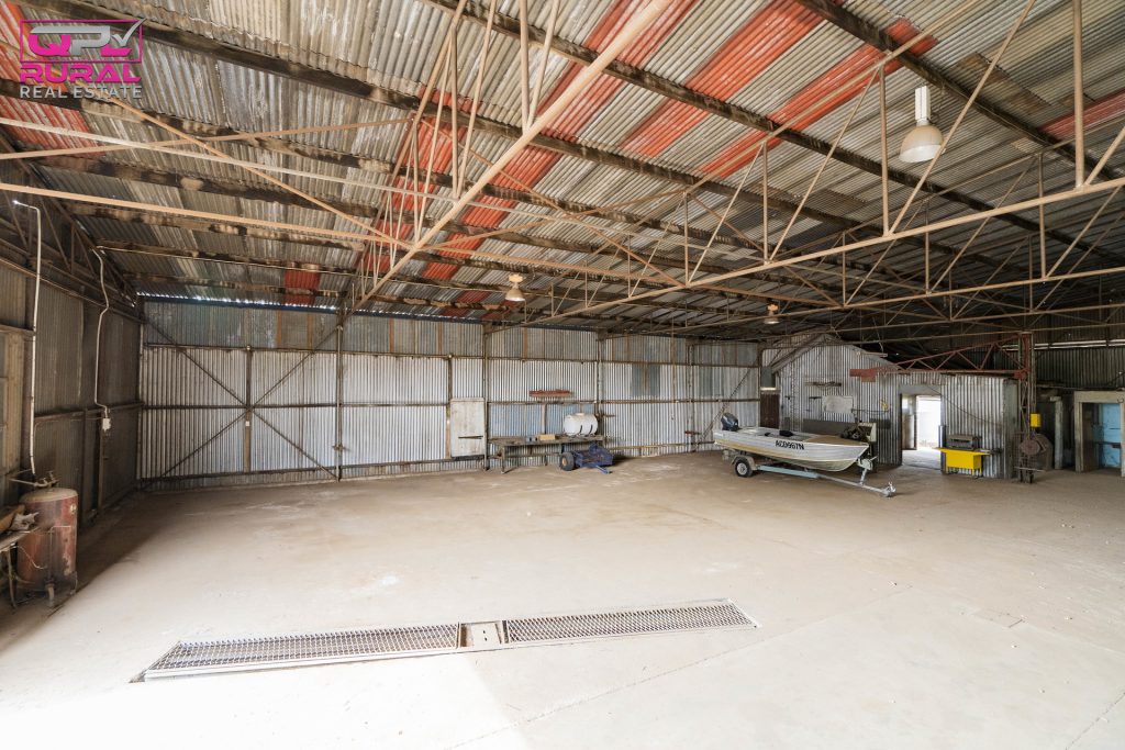 75 Hoskins Street, Temora NSW 2666 - photo 8