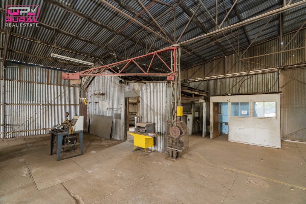 75 Hoskins Street, Temora NSW 2666 - photo 9