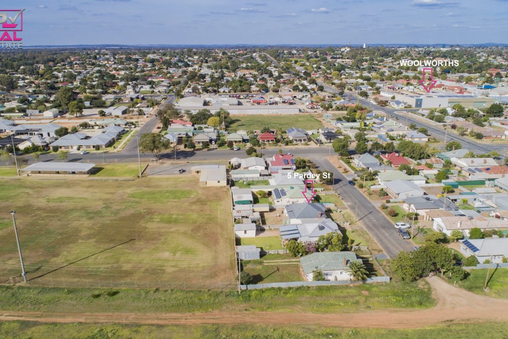 5 Pardey Street, Temora NSW 2666 - photo 2