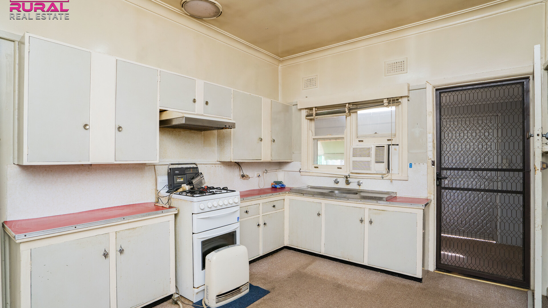 5 Pardey Street, Temora NSW 2666 - photo 11