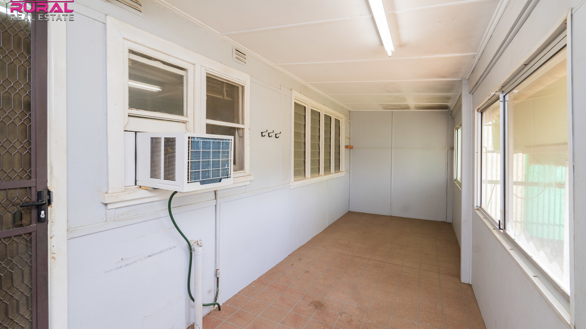5 Pardey Street, Temora NSW 2666 - photo 13