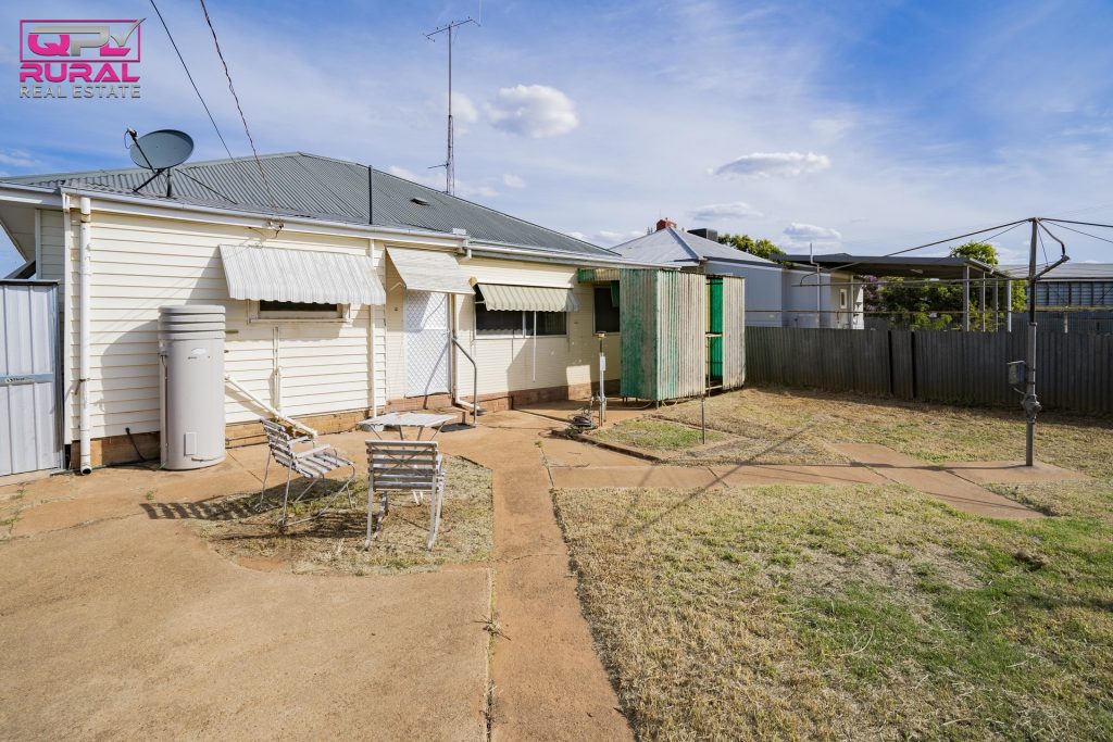 5 Pardey Street, Temora NSW 2666 - photo 15