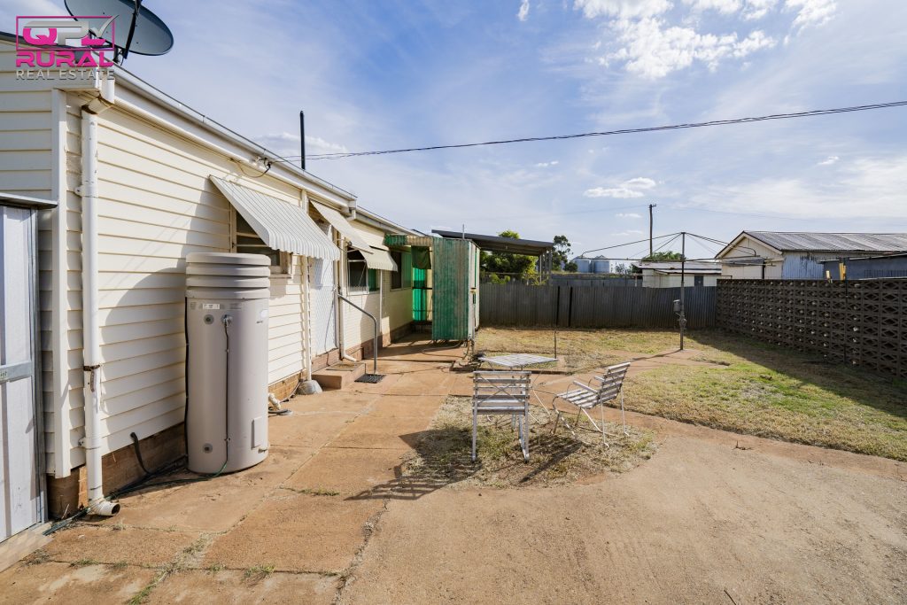 5 Pardey Street, Temora NSW 2666 - photo 17