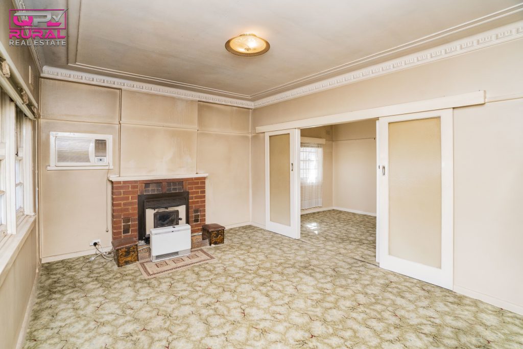 5 Pardey Street, Temora NSW 2666 - photo 4