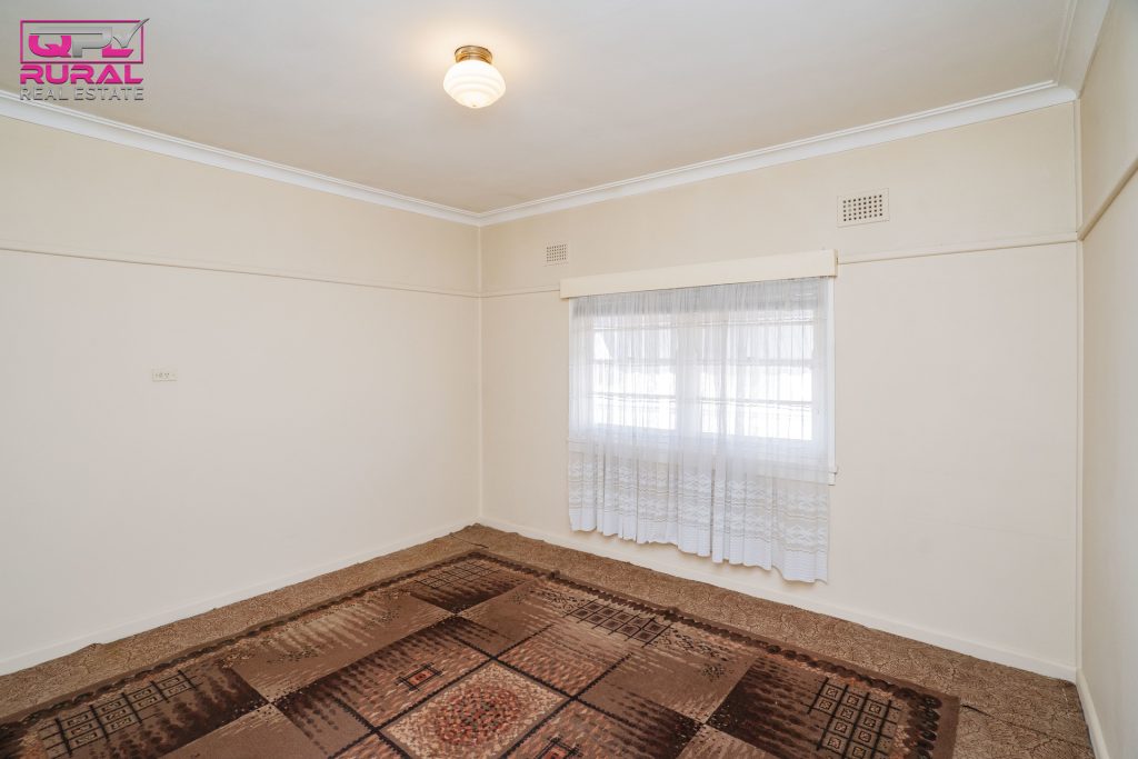 5 Pardey Street, Temora NSW 2666 - photo 8
