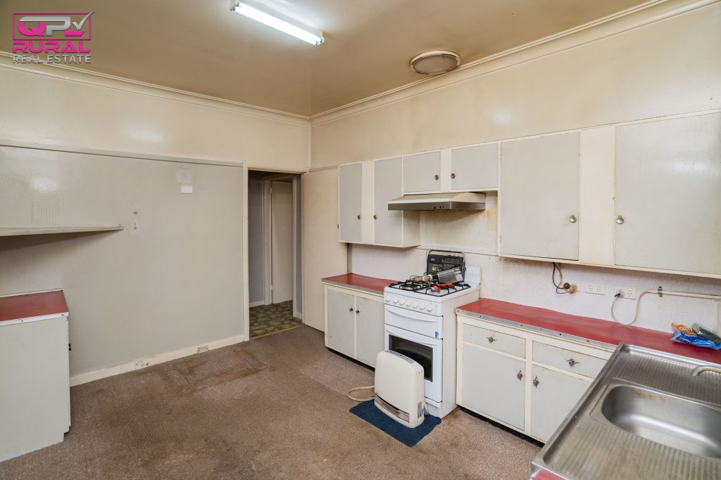 5 Pardey Street, Temora NSW 2666 - photo 10