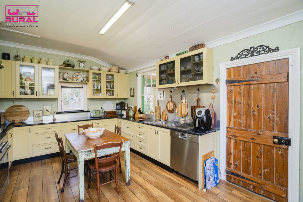65 Whitton Street, Narrandera NSW 2700 - photo 2